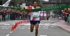 Maratonista Christian Pacheco reconocido con medalla al mérito deportivo universitario