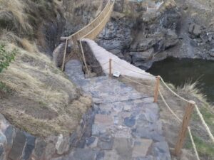 Restauran puente inca de Q’eswachaka en Cusco