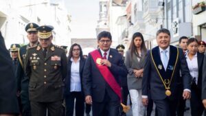 Gobernador de Arequipa en silencio por escándalo de corrupción que involucra a su esposa