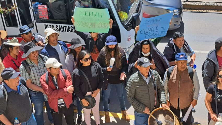Transportistas acusan a Sernanp de impedirles trabajar en ruta Hiram Bingham que llega a Machu Picchu