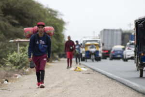 110 millones de personas migraron de sus países buscando refugio o mejores condiciones de vida en 2022 en Perú hay un millón y medio de migrantes