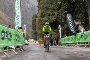 Ciclista Allain Quispe gana carrera GFNY Perú realizada en Cusco con el apoyo de PRO de Leche Gloria