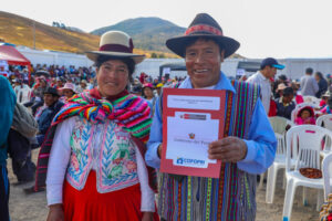 Más de 600 beneficiarios recibieron sus títulos de propiedad en Urubamba