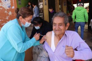 Cusco inicia vacunación con dosis monovalente contra el Covid-19, vacuna que contiene la cepa Omicron XBB.1.5
