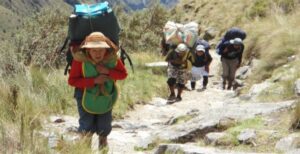 Porteadores del Camino Inca exigen cambios en la ley que regula su trabajo