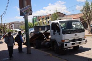 Cusco: Vecinos de San Sebastián celebran la remoción de vehículos mal estacionados en distintas vías