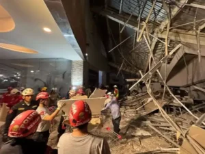 Colapso de techo en Real Plaza de Trujillo deja tres muertos y 70 heridos.