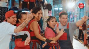 Daniela Darcourt, Deyvis Orosco, Milena Wharton, Lenin Q-Pop y Giru se unen en el nuevo videoclip de la canción “Juntos somos más chéveres”