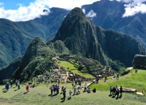 Contraloría alerta riesgo por sobrecarga turística en Machu Picchu