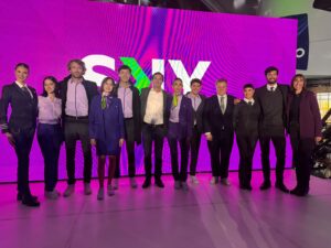 SKY revoluciona la aviación con nuevo uniforme: innovación y confort a bordo