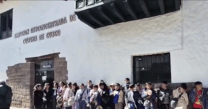 Escolares de Juliaca quedan varados en Cusco por falta de firma para ingresar a Machu Picchu