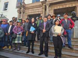 Poder Judicial absuelve a 10 comuneros y comuneras de Urinsaya que protestaron contra minera Las Bambas Poder Judicial absuelve a 10 comuneros y comuneras de Urinsaya que protestaron contra minera Las Bambas