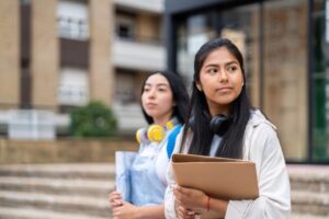 Solo 3 de cada 10 empleadores reconocen que ingresar al mundo laboral es un reto difícil para los jóvenes en Perú