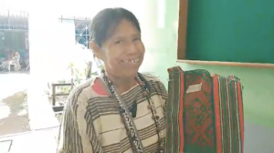 Mujeres matsigenkas de Shimaá lideran la economía textil indígena en Cusco con textiles y bisutería propia