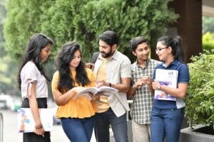 Jóvenes y empleadores coinciden: 7 de cada 10 consideran una paradoja que se exija experiencia para el primer empleo en Perú