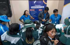Cerca de 2 mil estudiantes de Espinar exploraron opciones profesionales en feria vocacional